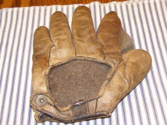 Early 1900's Spalding Crescent Pad Full Web Back
